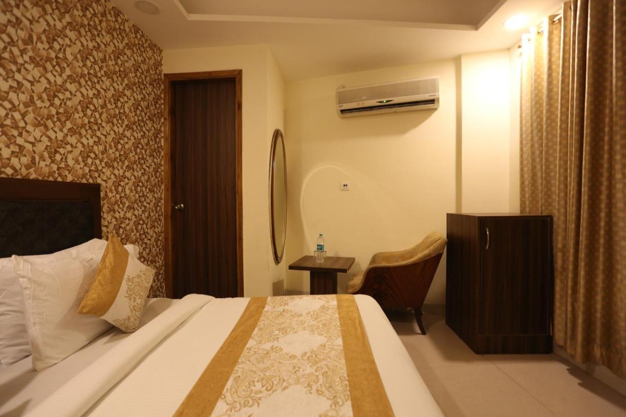 Hotel Paras Delhi Airport