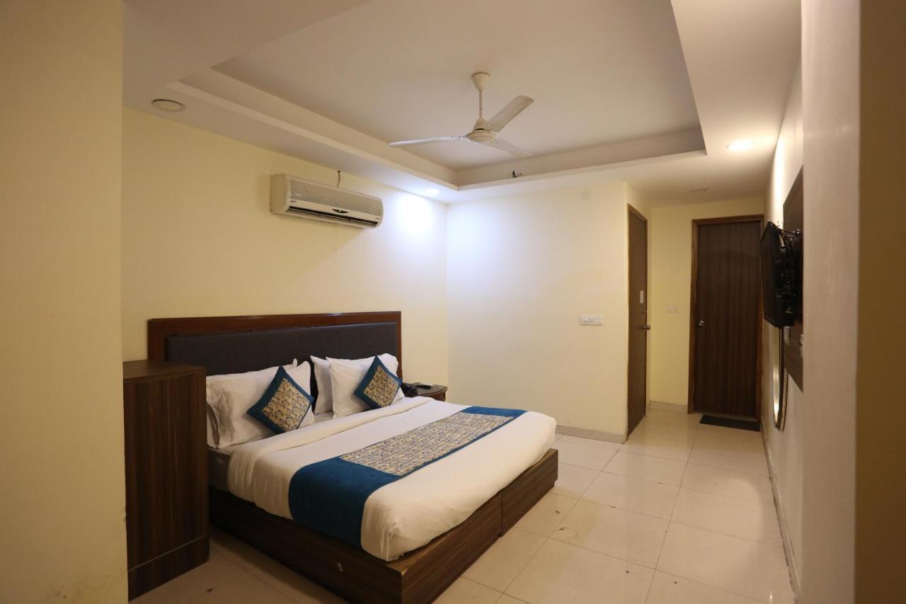 Paras Delhi Airport Hotel
