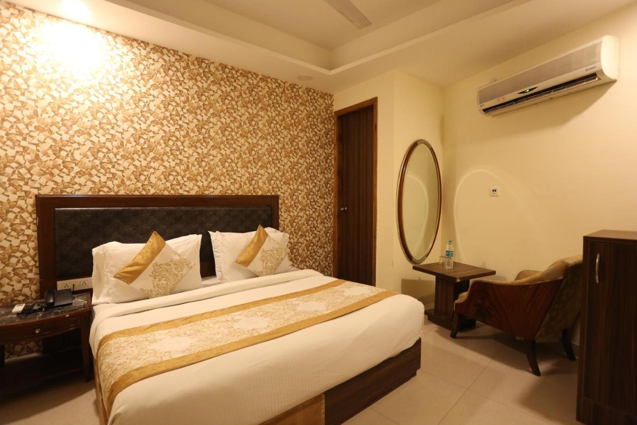 Hotel Paras Delhi Airport 3*