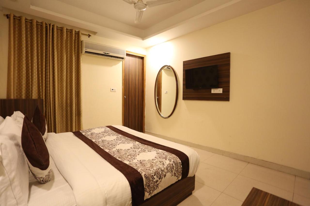 Hotel Paras Delhi Airport Nova Deli