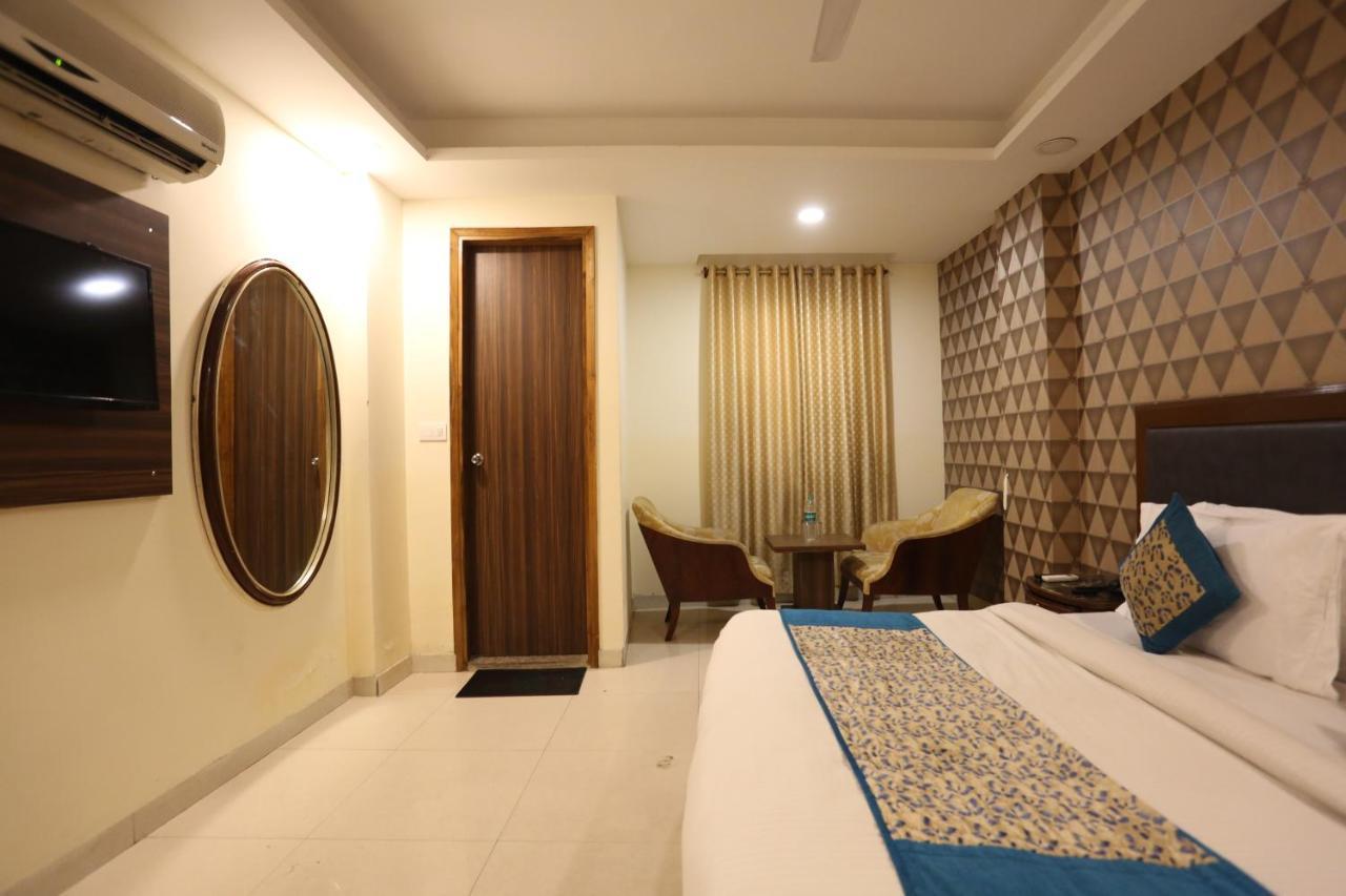 Hotel Paras Delhi Airport