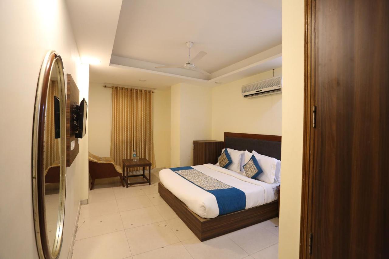 Hotel Paras Delhi Airport 3*