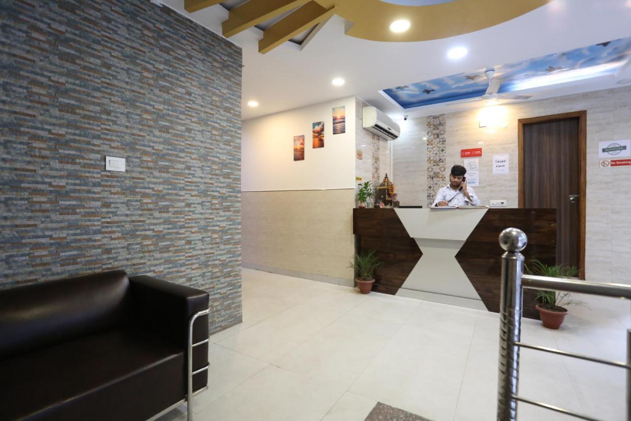 Paras Delhi Airport Hotel 3*