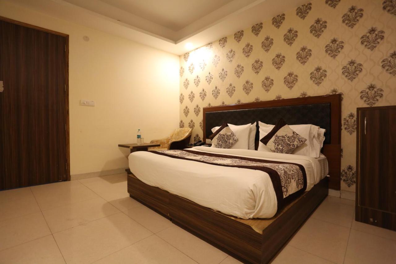 Paras Delhi Airport 3*