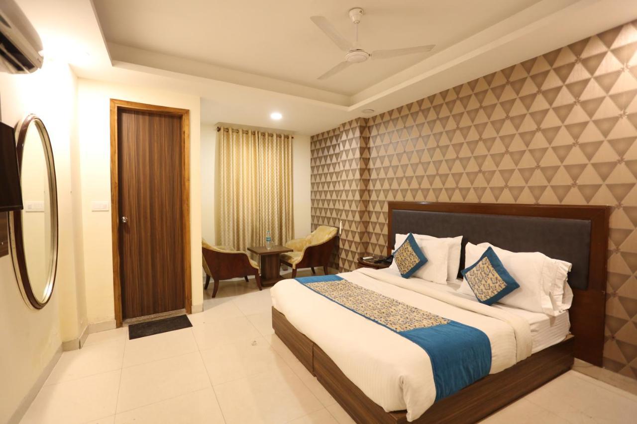 Hotel Paras Delhi Airport 3*
