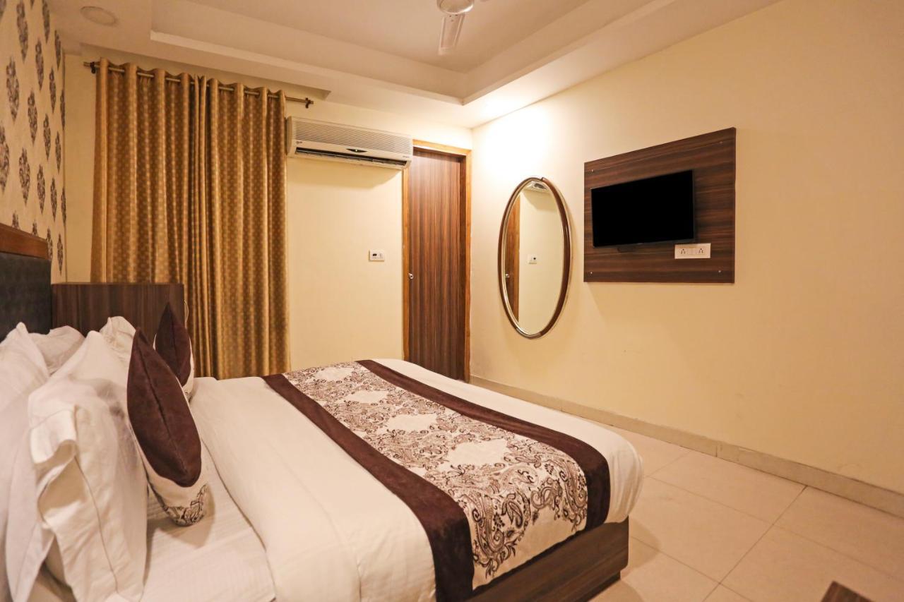 Paras Delhi Airport 3*