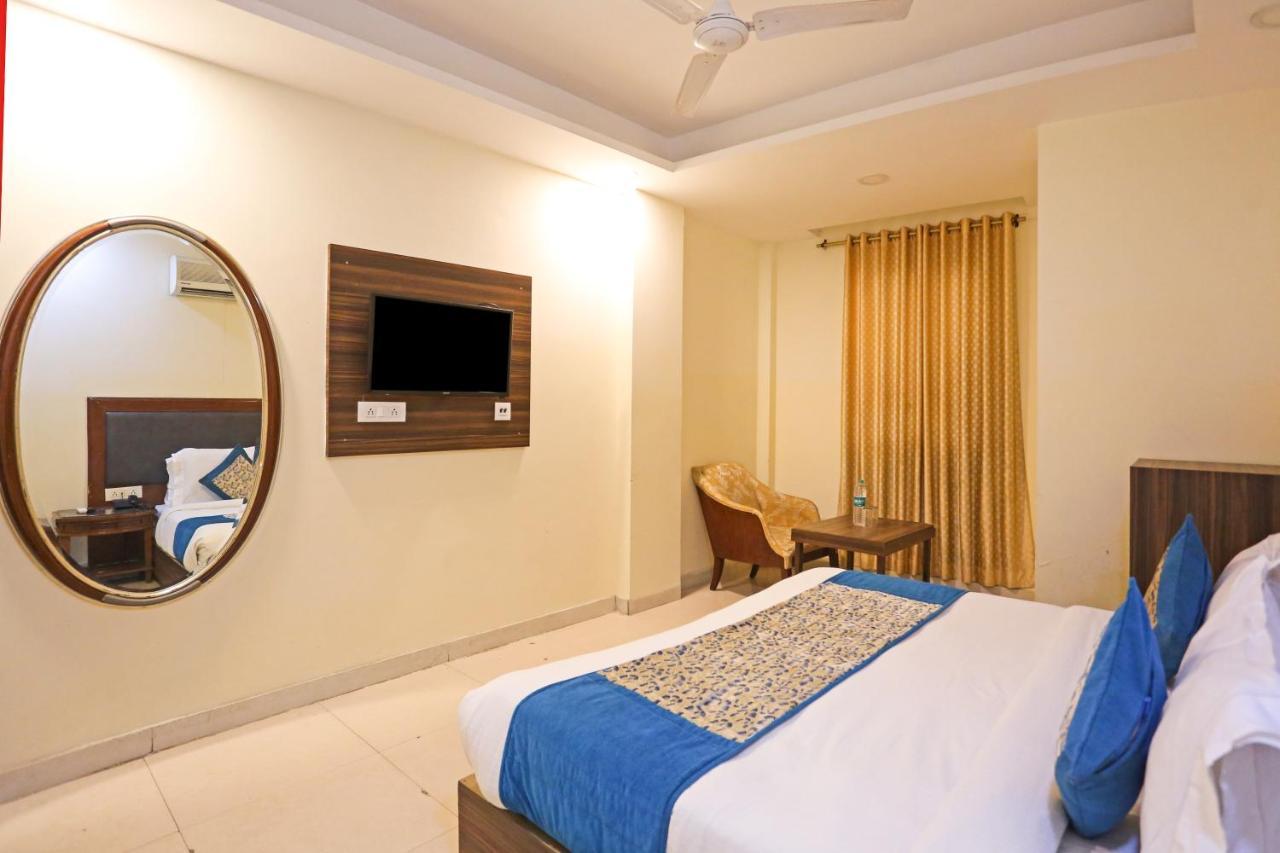 Paras Delhi Airport 3*