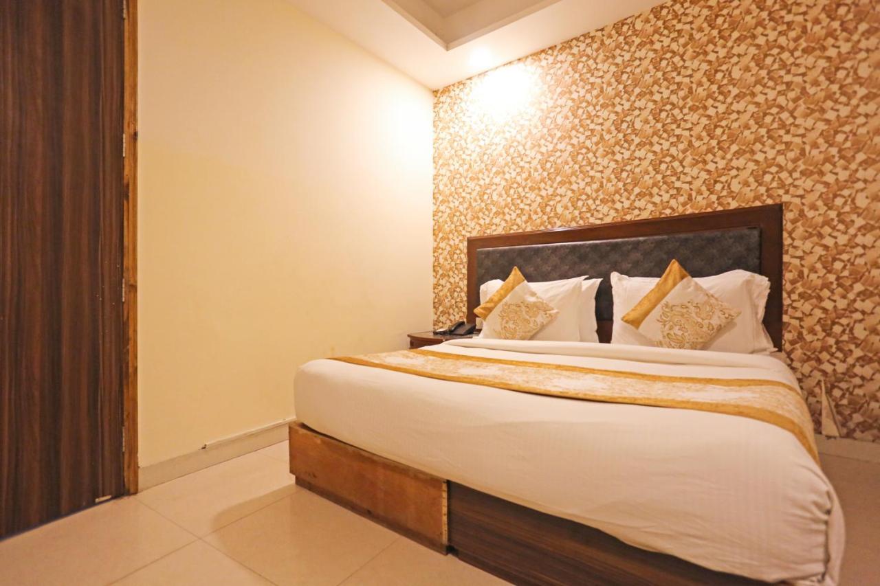 Hotel Paras Delhi Airport 3*