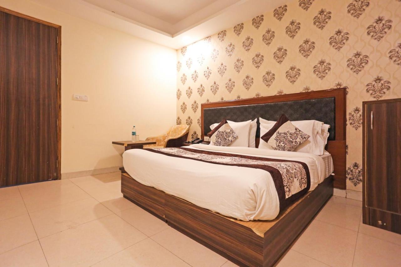 Hotel Paras Delhi Airport