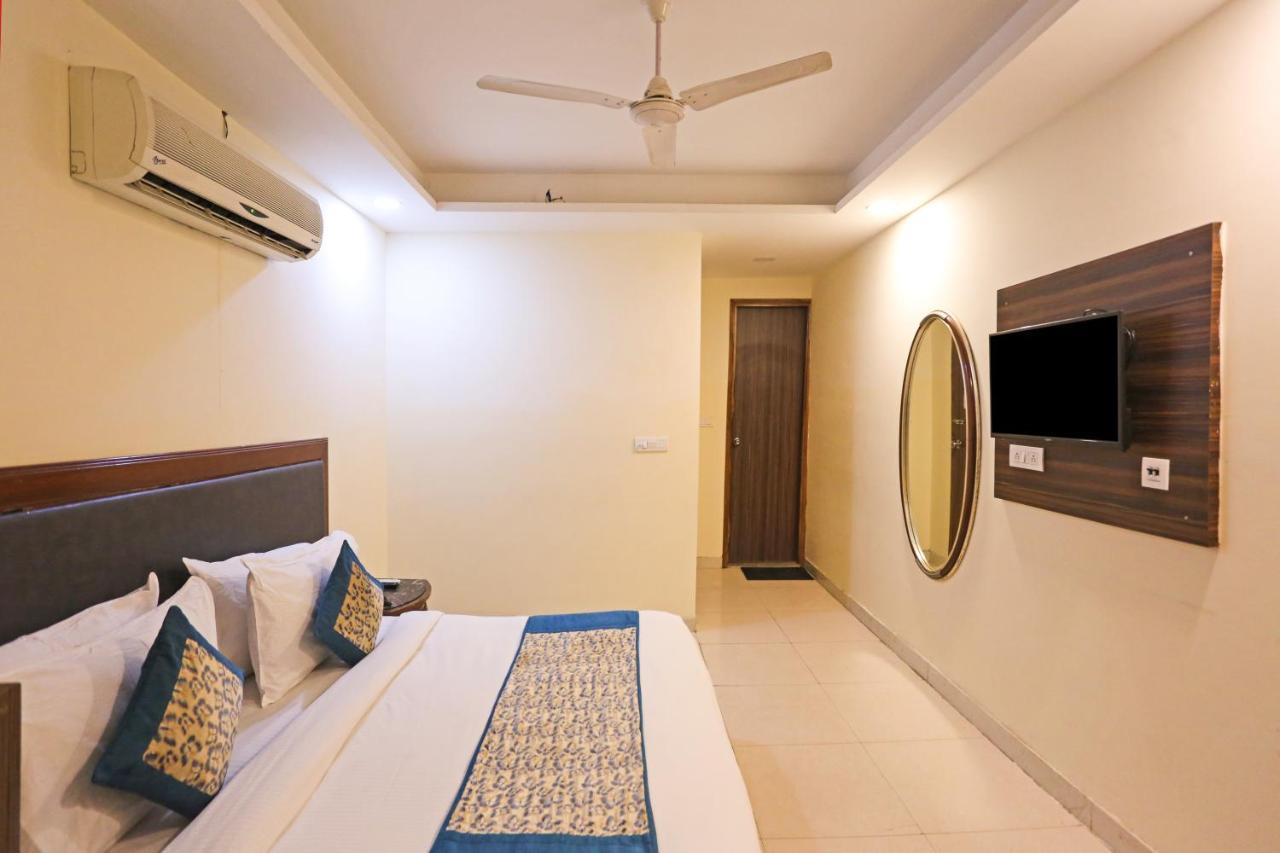 Paras Delhi Airport Hotel 3*