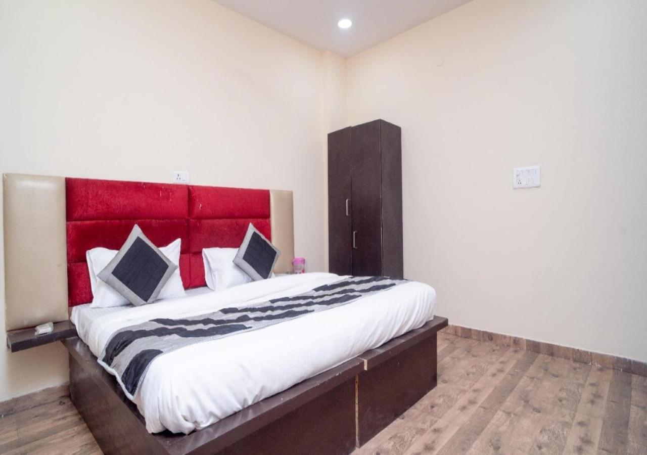 Red Snapper Near Dashrathpuri Metro Station - By Ap Singh Hotel 3*