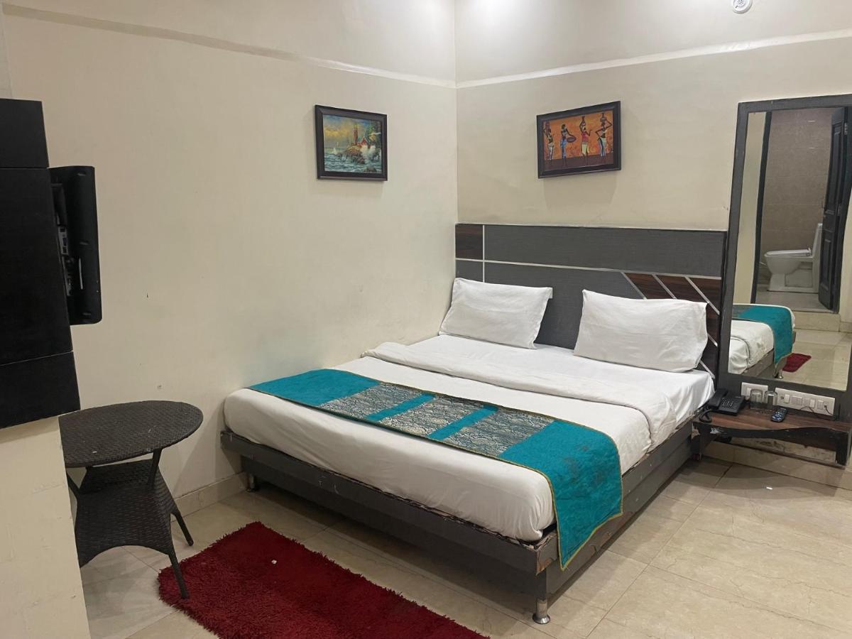Hare Krishna Main Bazar Hotel 3*