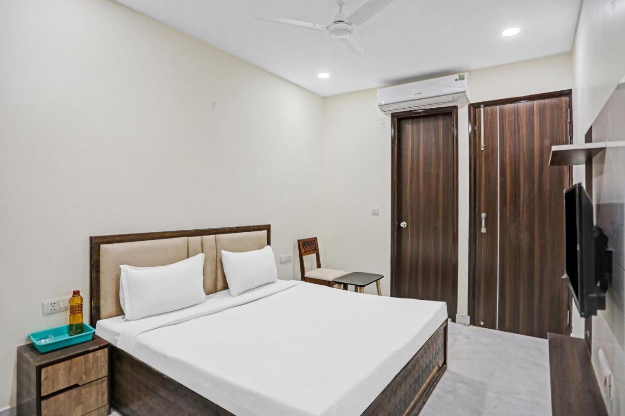 Capital O 86909 Cozy New Delhi
