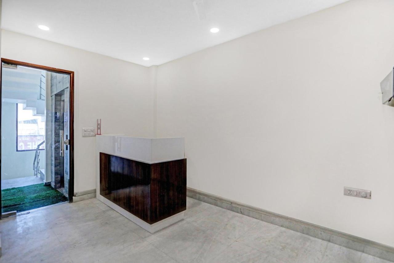 Capital O 86909 Cozy Hotel New Delhi