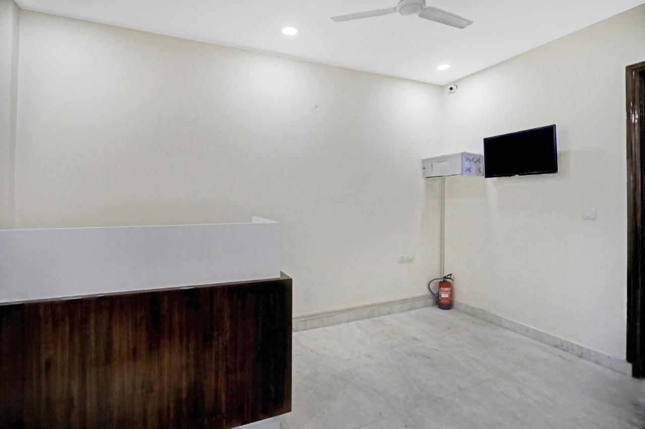 Capital O 86909 Cozy Hotel New Delhi