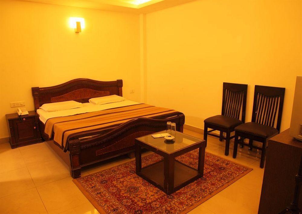 Lohmod At National Highway 8 - Free Airport Transffer Hotel New Delhi