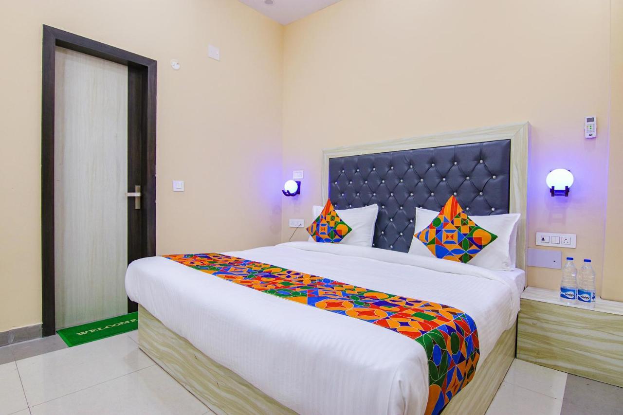 Fabhotel Ashok Vihar - Nr North Campus, Delhi