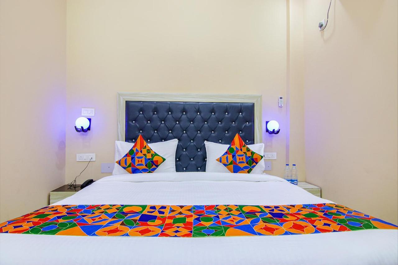 Fabhotel Ashok Vihar - Nr North Campus, Delhi