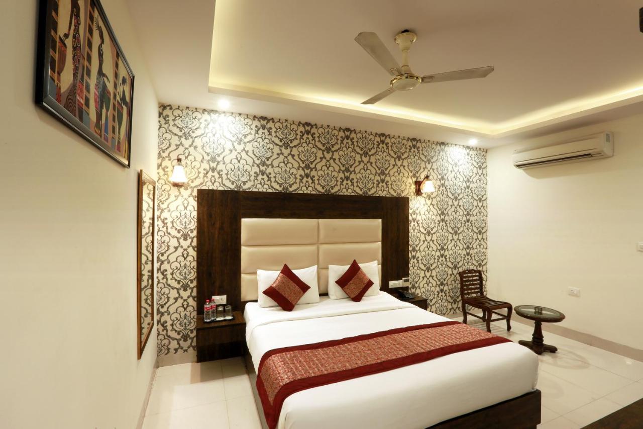 Bed & Breakfast Travel At Delhi Airport 3*