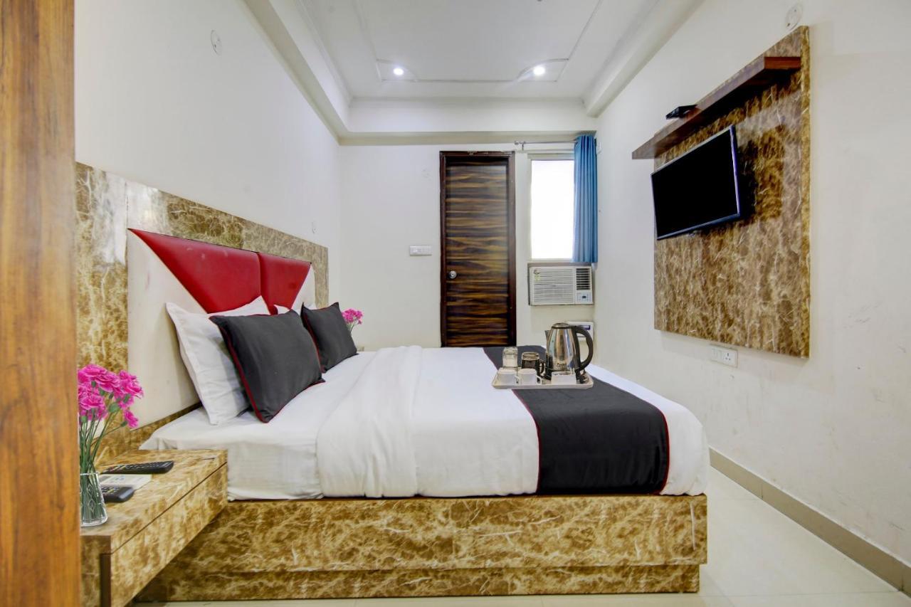 Collection O Golden Blue Near Dwarka Sector 21 Metro Station 3*