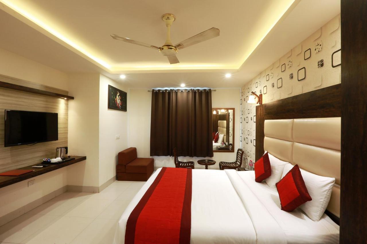 Travel At Delhi Airport Bed & Breakfast 3*