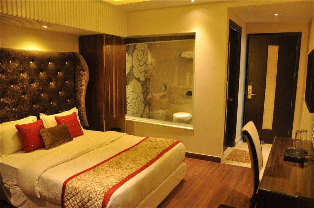Staybook Hotel Uppal International Hotel 4*