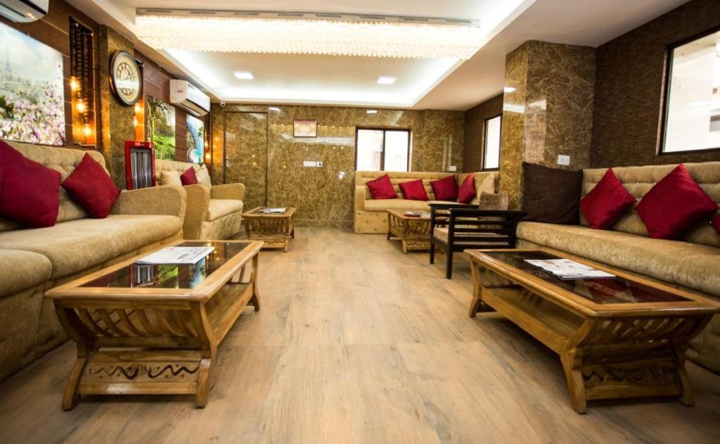 Street Hotel