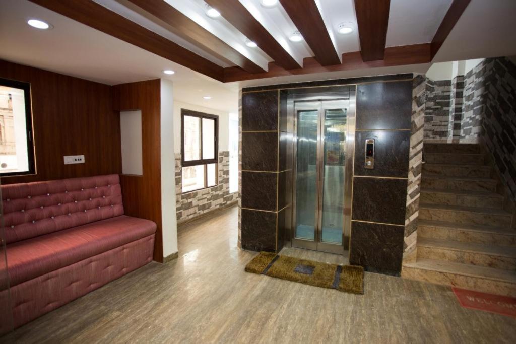 Hotel Street 3*