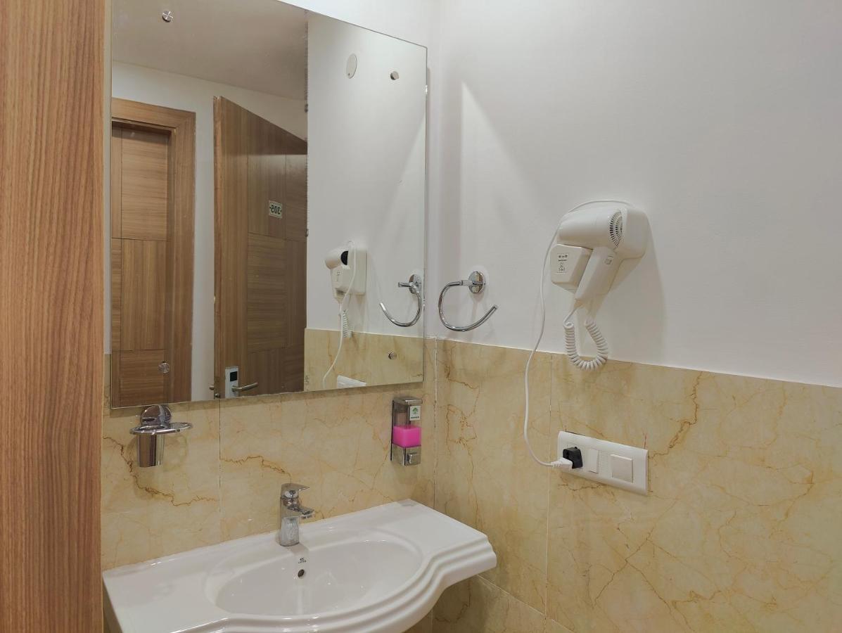 Ronit Royal Delhi Airport By D'capitol Hotel