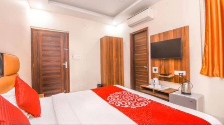 Hotel Roma Deluxe - Railway Station