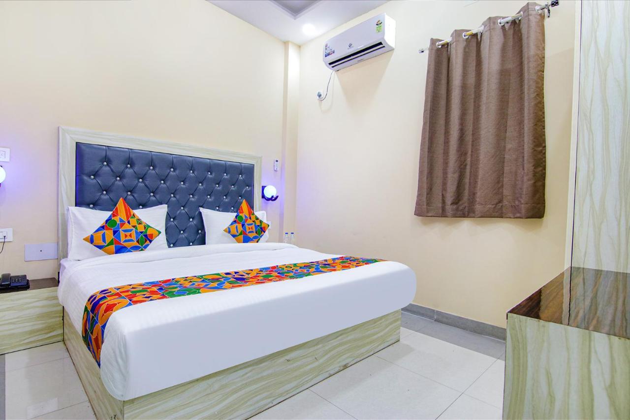 Fabhotel Ashok Vihar - Nr North Campus, Delhi 3*