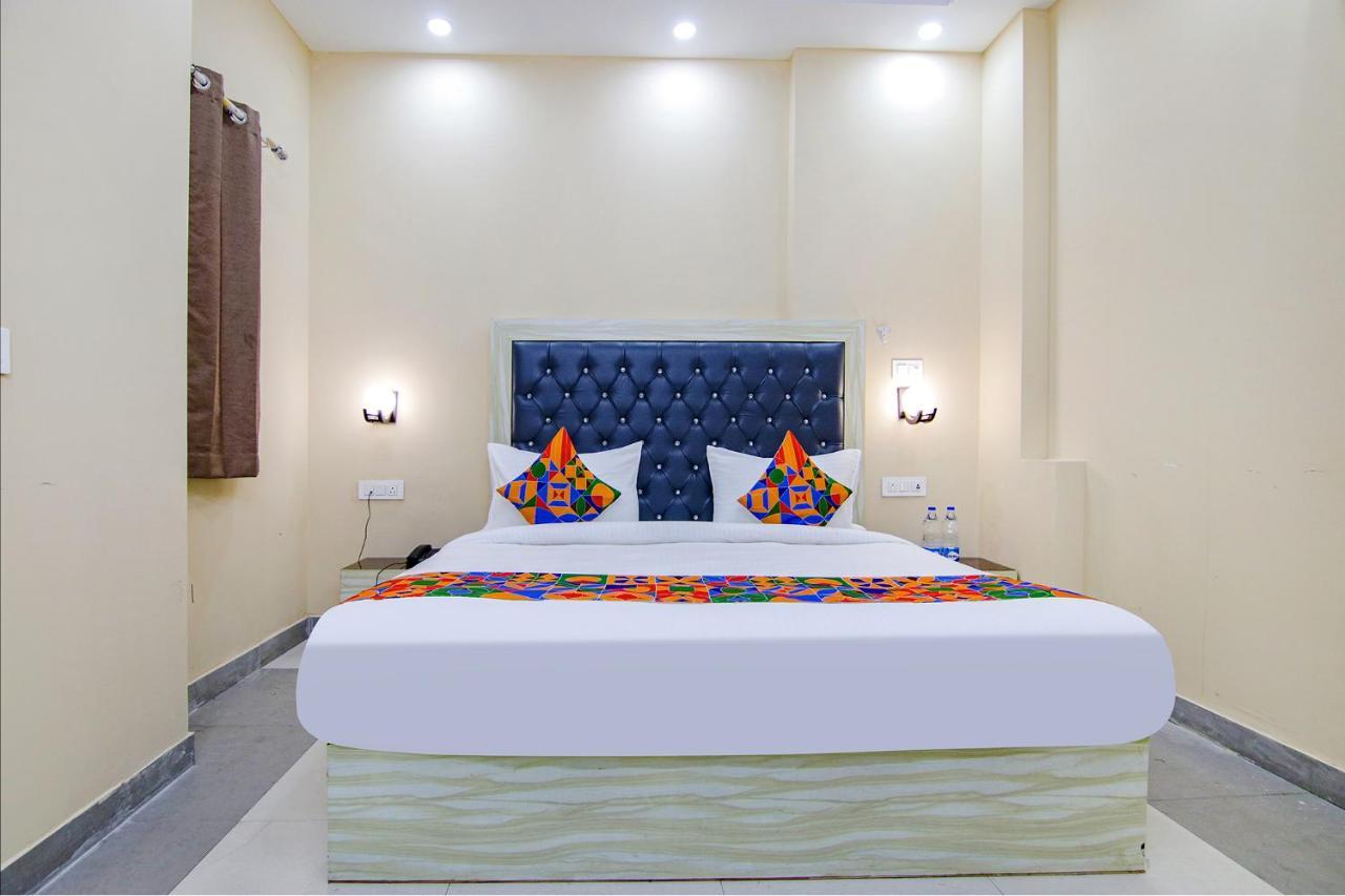 Fabhotel Ashok Vihar - Nr North Campus, Delhi Hotel