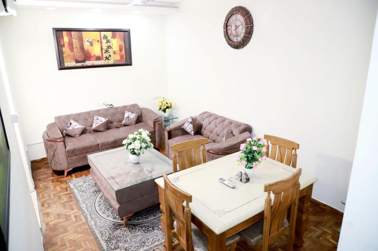 Fortune Service 3bhk,e-28 Saket 1b Apartment New Delhi