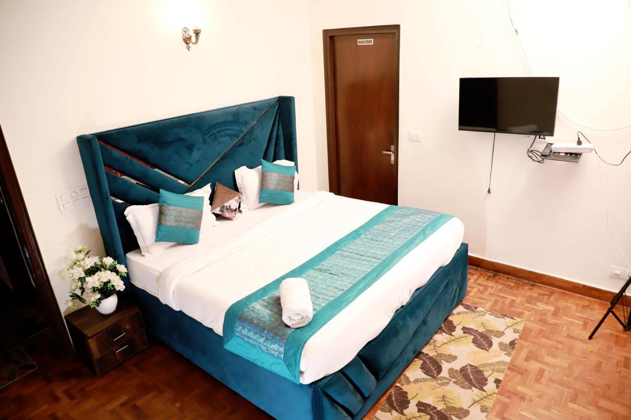 Fortune Service 3bhk,e-28 Saket 1b Apartment New Delhi