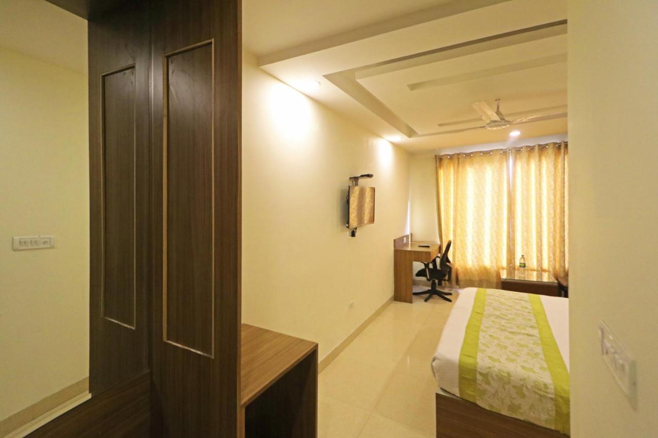 Ronit Royal Delhi Airport By D'capitol New Delhi