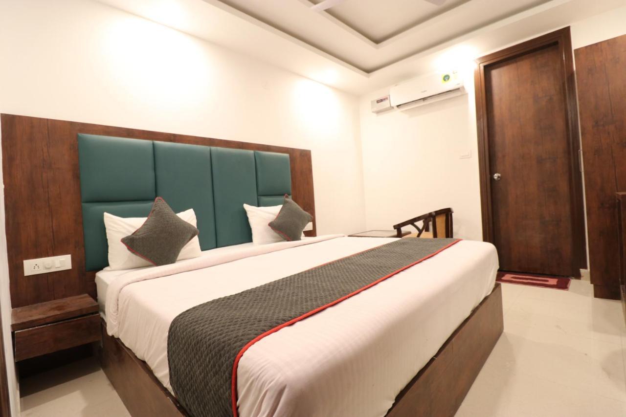 Krone A Family Near Igi Airport Delhi 4*