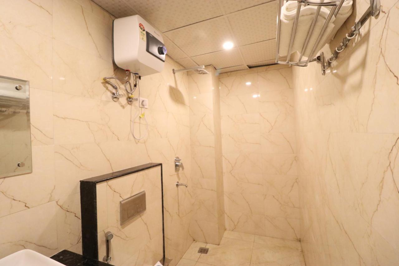 Krone A Family Near Igi Airport Delhi Hotel 4*