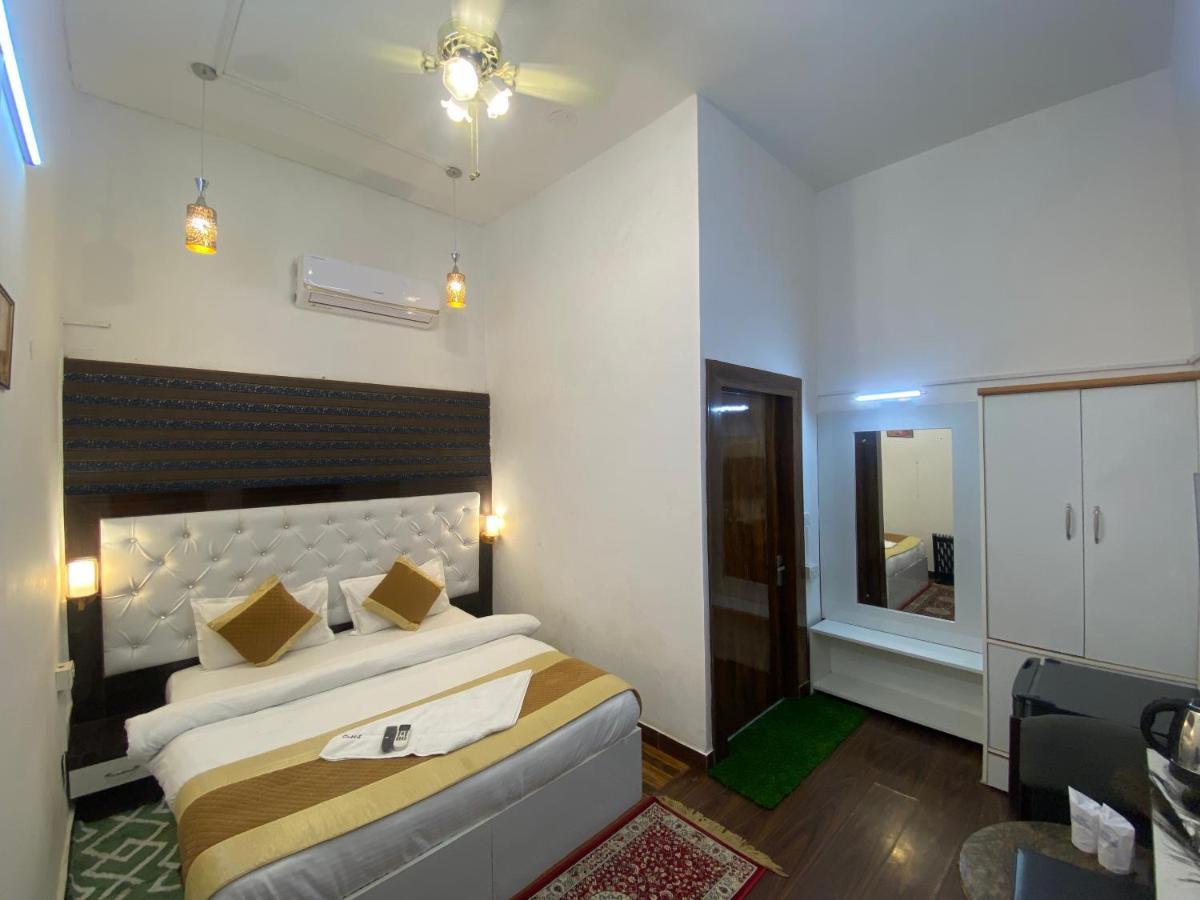 Vrindavan Residency * New Delhi