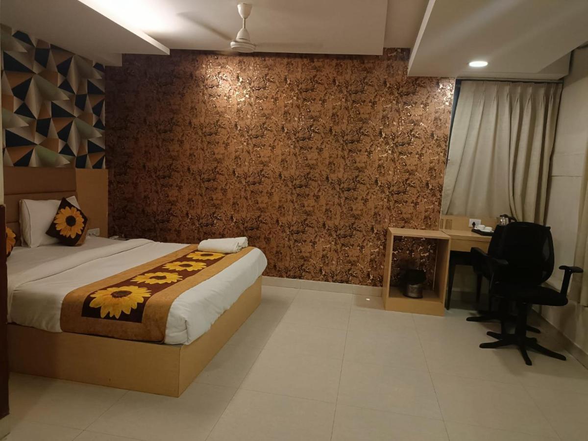 Ronit Royal Delhi Airport By D'capitol Hotel
