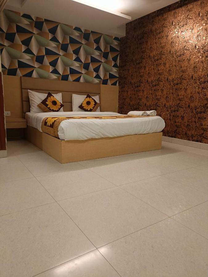 Hotel Ronit Royal Delhi Airport By D'capitol 4*