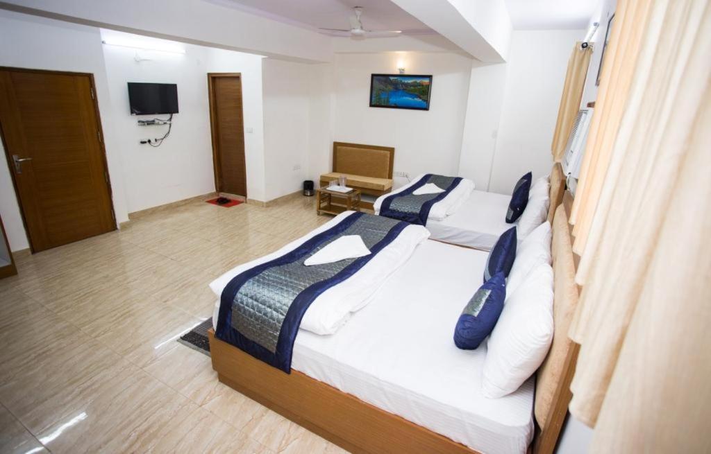Hotel Street 3*