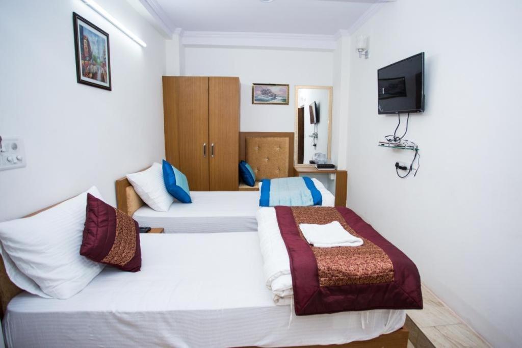 Hotel Street 3*