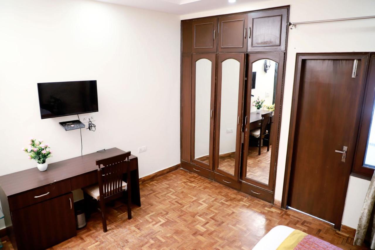 Apartment Fortune Service 3bhk,e-28 Saket 1b *