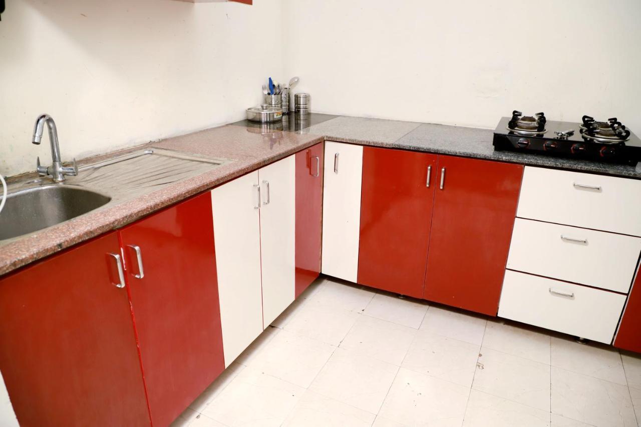 Fortune Service 3bhk,e-28 Saket 1b New Delhi