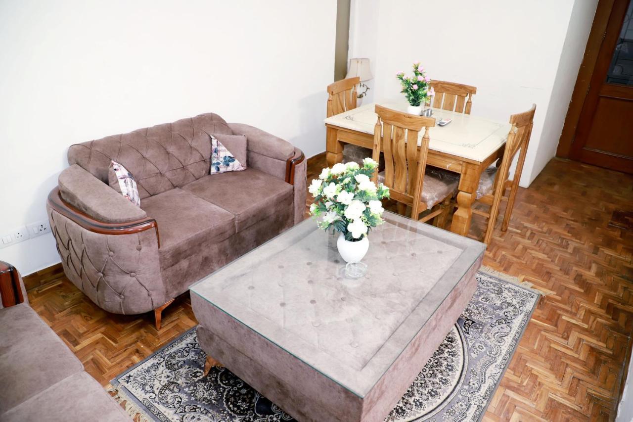 Fortune Service 3bhk,e-28 Saket 1b Apartment