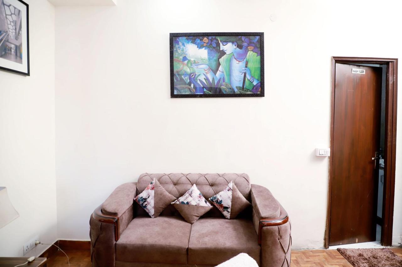 Fortune Service 3bhk,e-28 Saket 1b *
