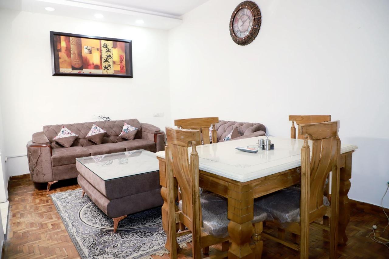 Fortune Service 3bhk,e-28 Saket 1b *