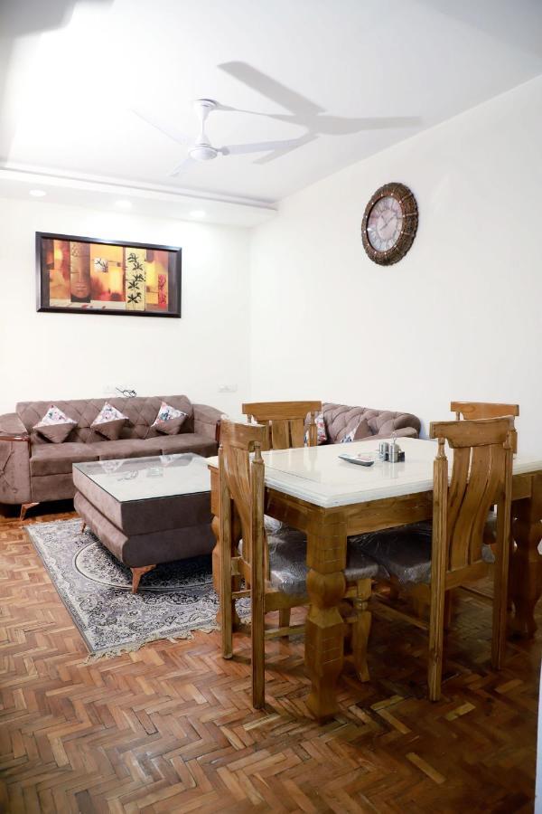 Fortune Service 3bhk,e-28 Saket 1b Apartment New Delhi