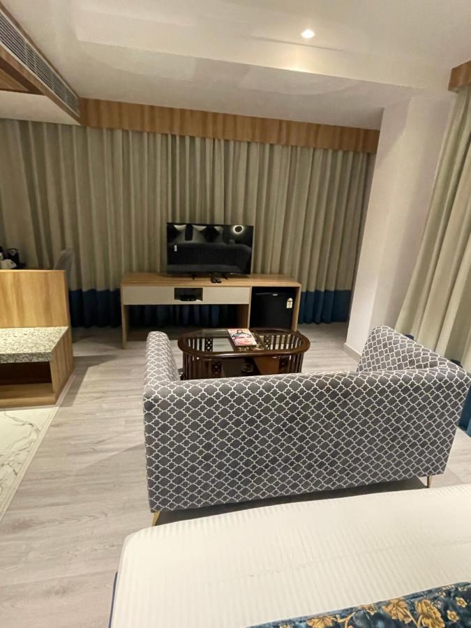 Malbork @ Janakpuri Hotel 3*