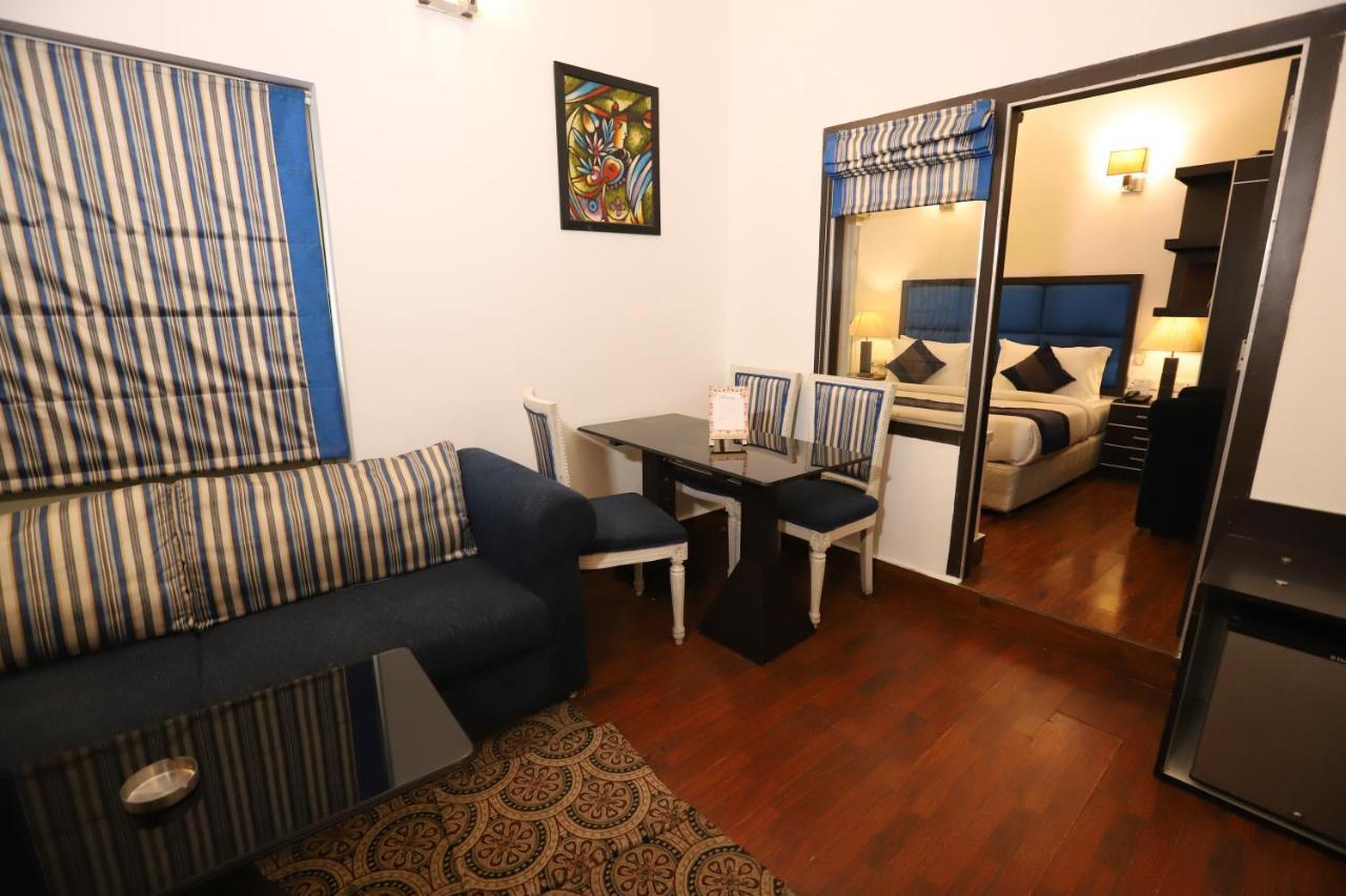 Hotel Capitol Hills - Greater Kailash Delhi 3*